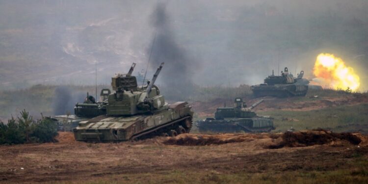 Росія напала на Україну: Росія б’є по військовій інфраструктурі, Зеленський запроваджує воєнний стан [UA/PL]