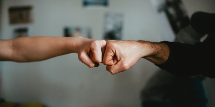 Транспорт, житло, підтримка. Де українцям шукати допомоги у Кракові та інших містах Польщі [UA/PL] Доповнюється…