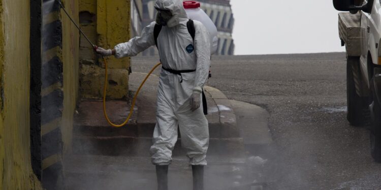 Омікрон в Україні: лютий – місяць прогнозованого піку