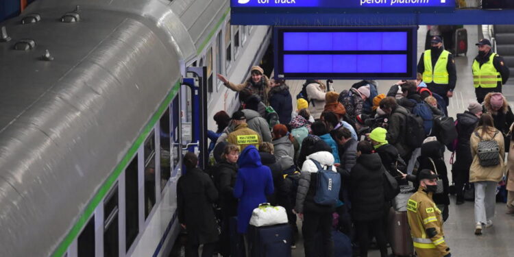 Урядовий центр безпеки: сповіщення для користувачів телефонів з українськими SIM-картами про запуск спецпоїздів [UA/PL]