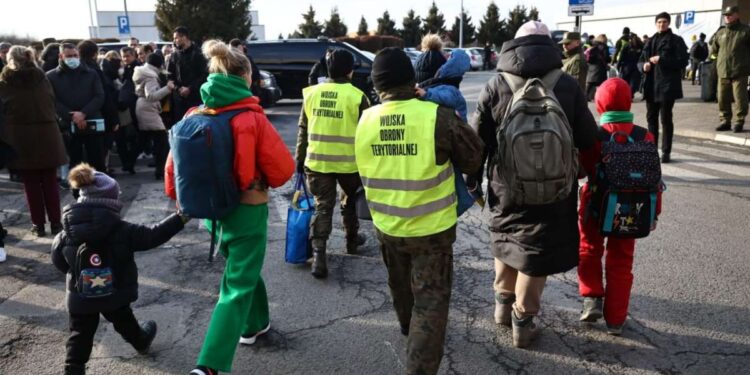 Від сьогодні українці можуть отримати PESEL, а поляки – гроші