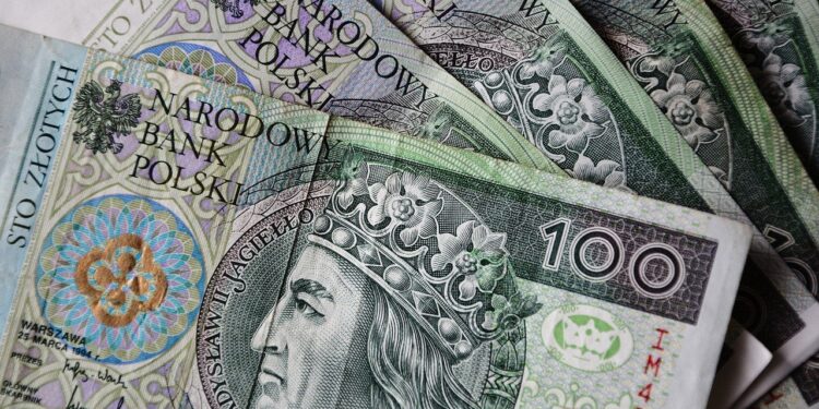 Стартував прийом заявок на програму «300+» [UA/PL]